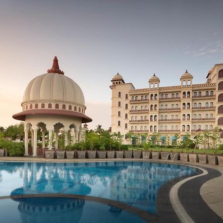 Uday Palace Navsari, A Member Of Radisson Individuals Екстер'єр фото