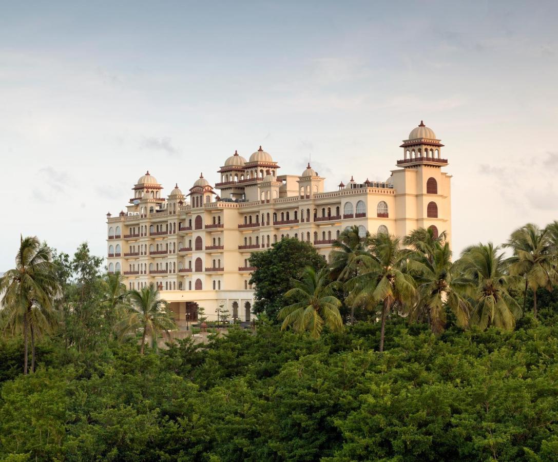 Uday Palace Navsari, A Member Of Radisson Individuals Екстер'єр фото