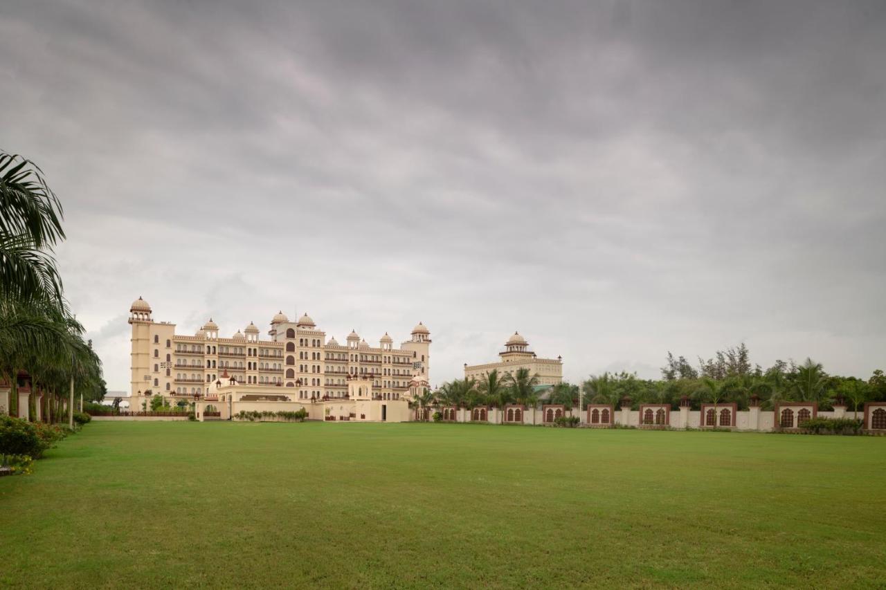 Uday Palace Navsari, A Member Of Radisson Individuals Екстер'єр фото