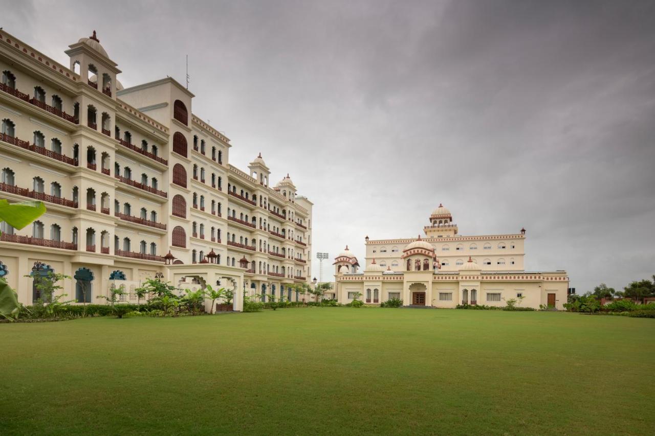 Uday Palace Navsari, A Member Of Radisson Individuals Екстер'єр фото