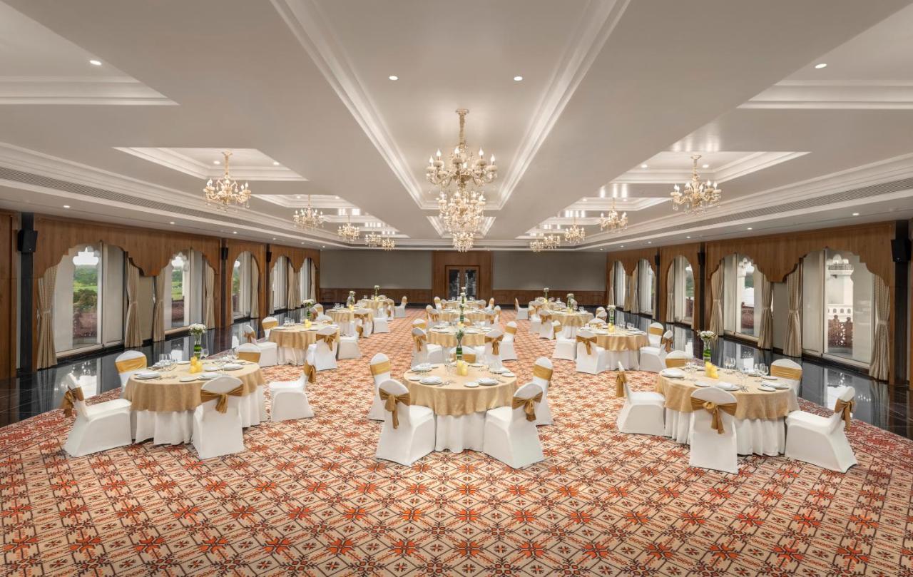 Uday Palace Navsari, A Member Of Radisson Individuals Екстер'єр фото
