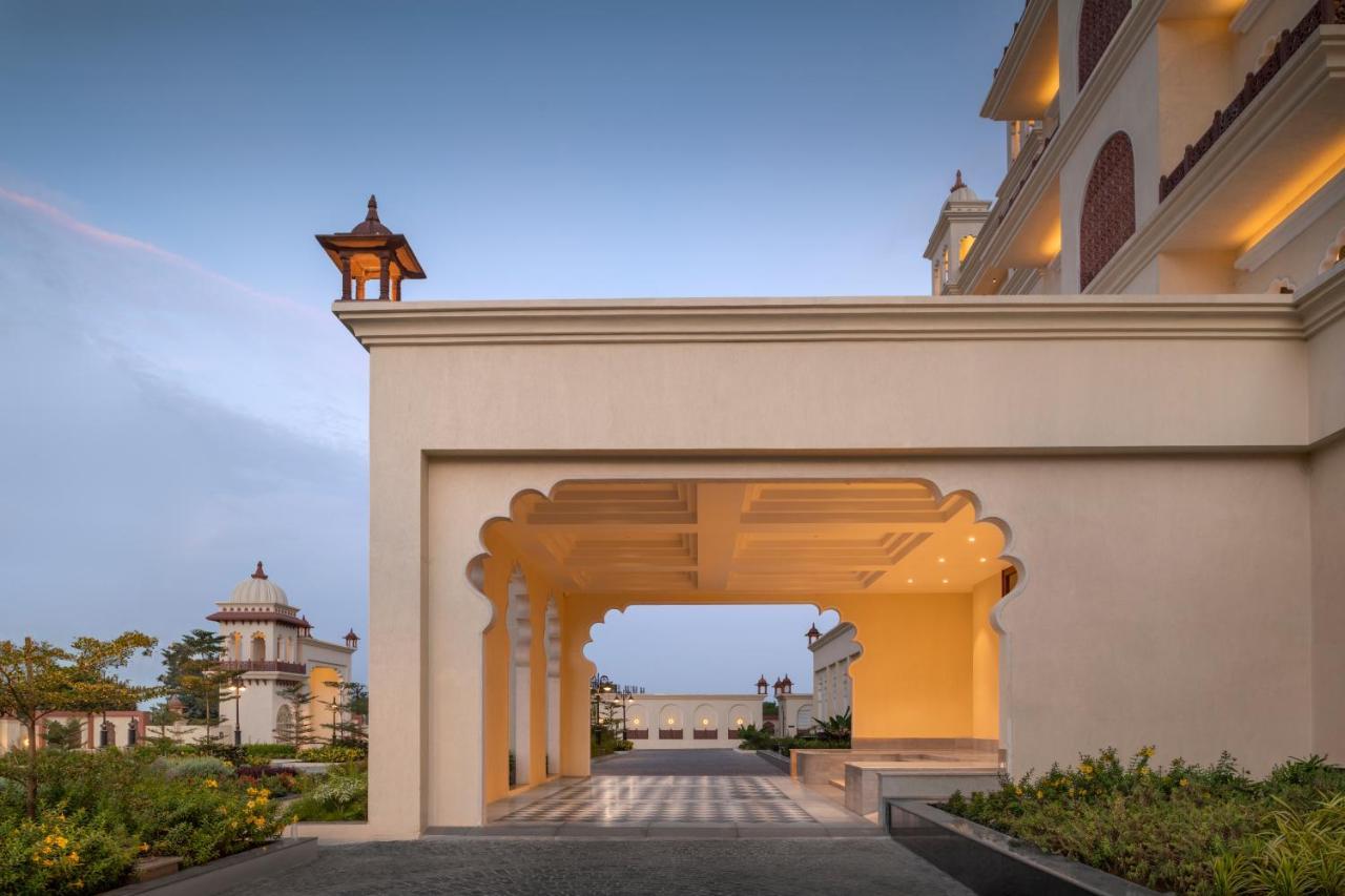 Uday Palace Navsari, A Member Of Radisson Individuals Екстер'єр фото